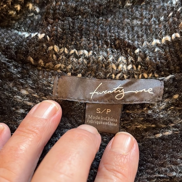 Twenty one-size S-black and white marble three button cardigan with collar - Picture 4 of 10